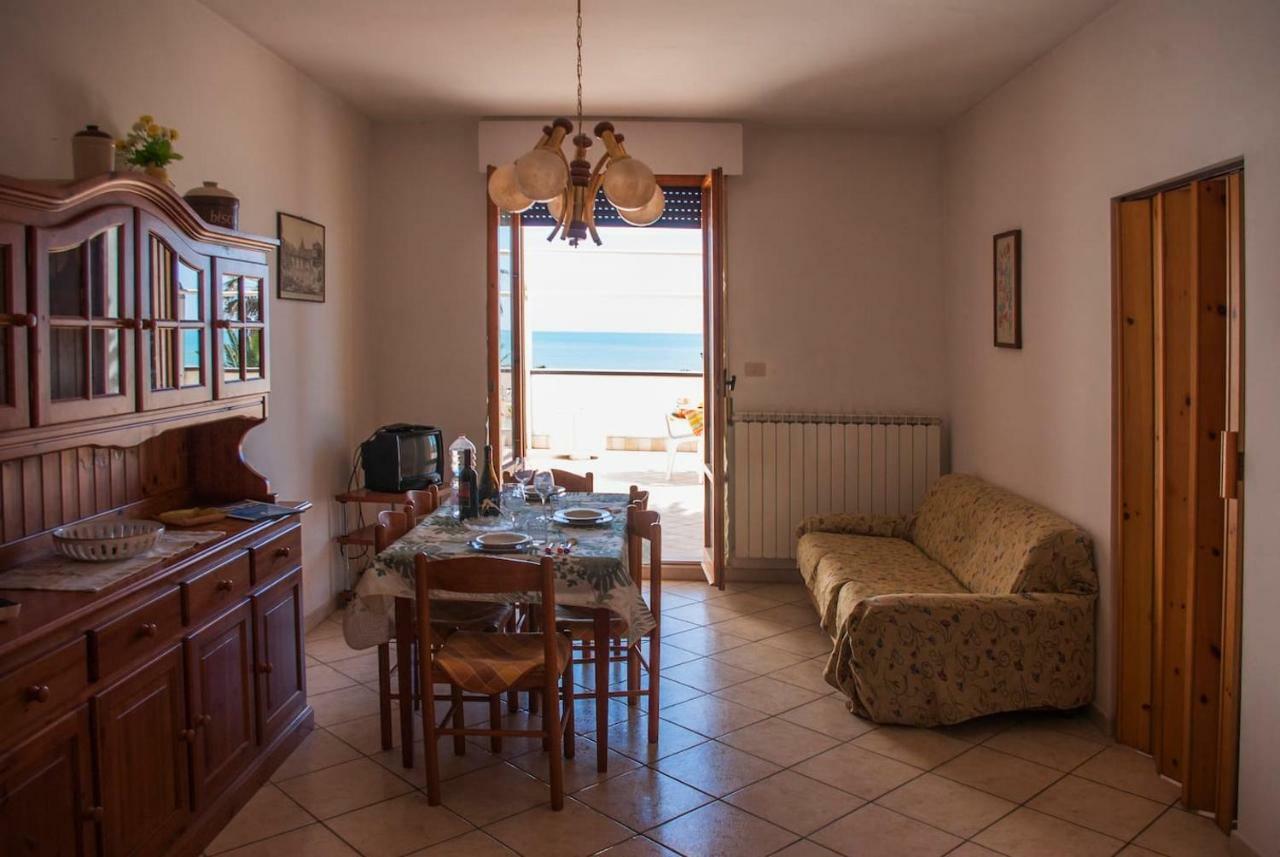 Appartamento Di Antonio Fronte Mare Montesilvano Exterior foto