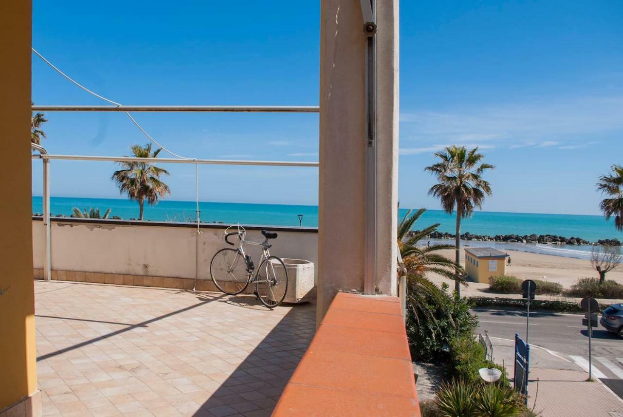 Appartamento Di Antonio Fronte Mare Montesilvano Exterior foto